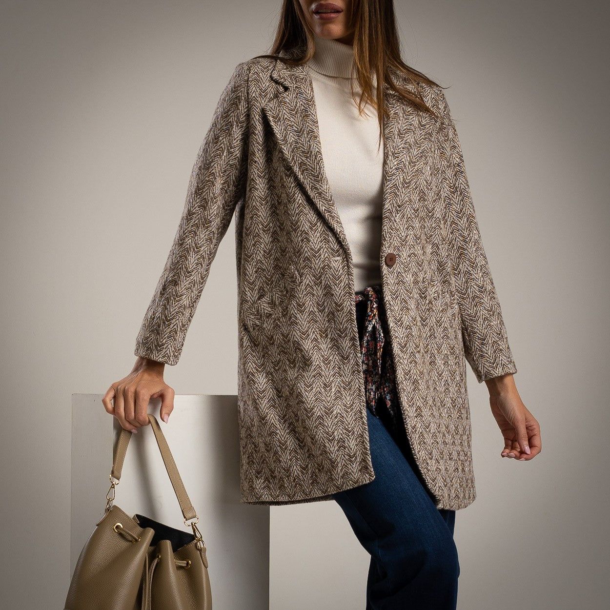 Gefütterter Mantel Espiga mit Taschen – Crudo