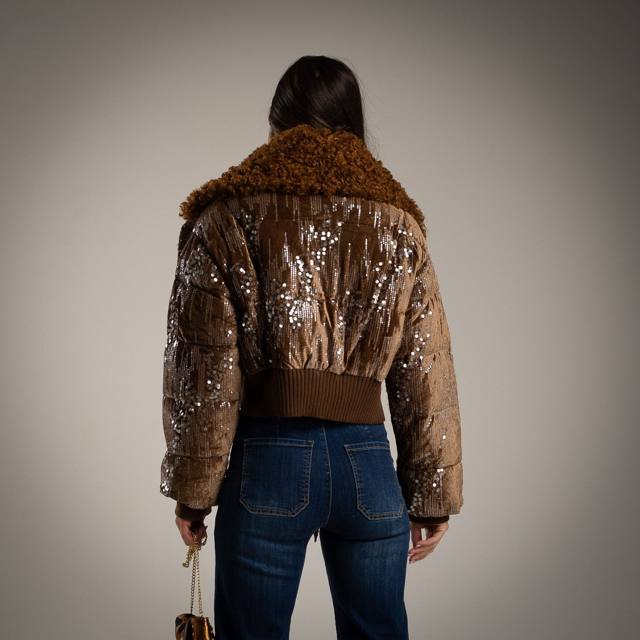 Gepolsterte Jacke mit Kunstpelzkragen – Chocolate