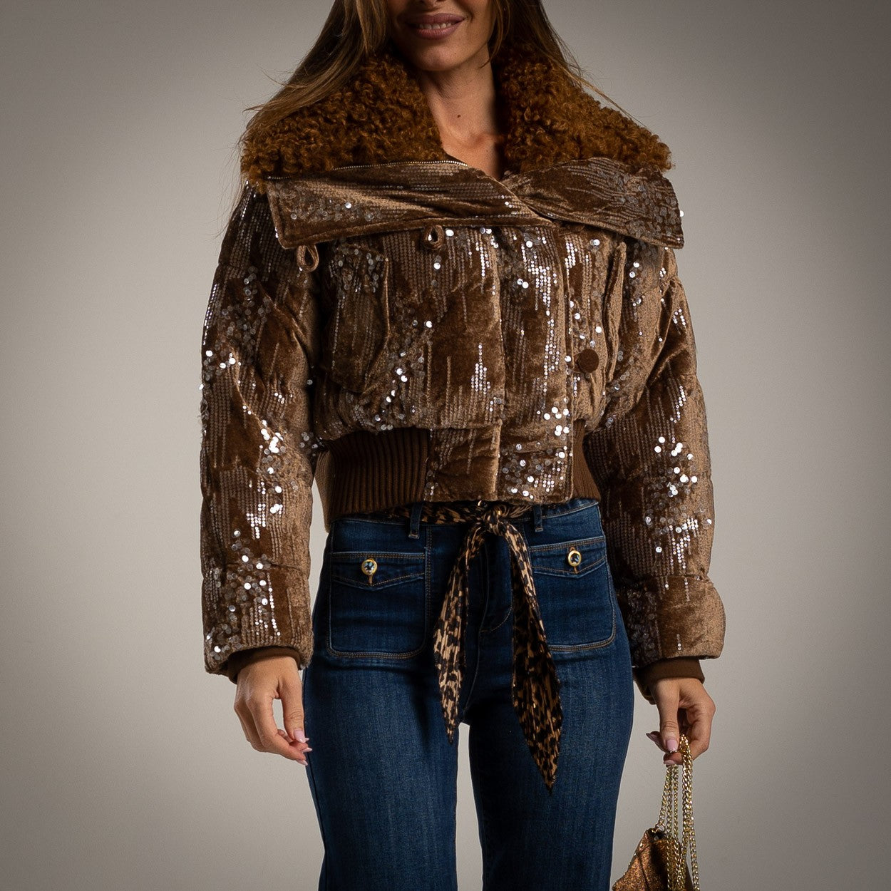 Gepolsterte Jacke mit Kunstpelzkragen – Chocolate